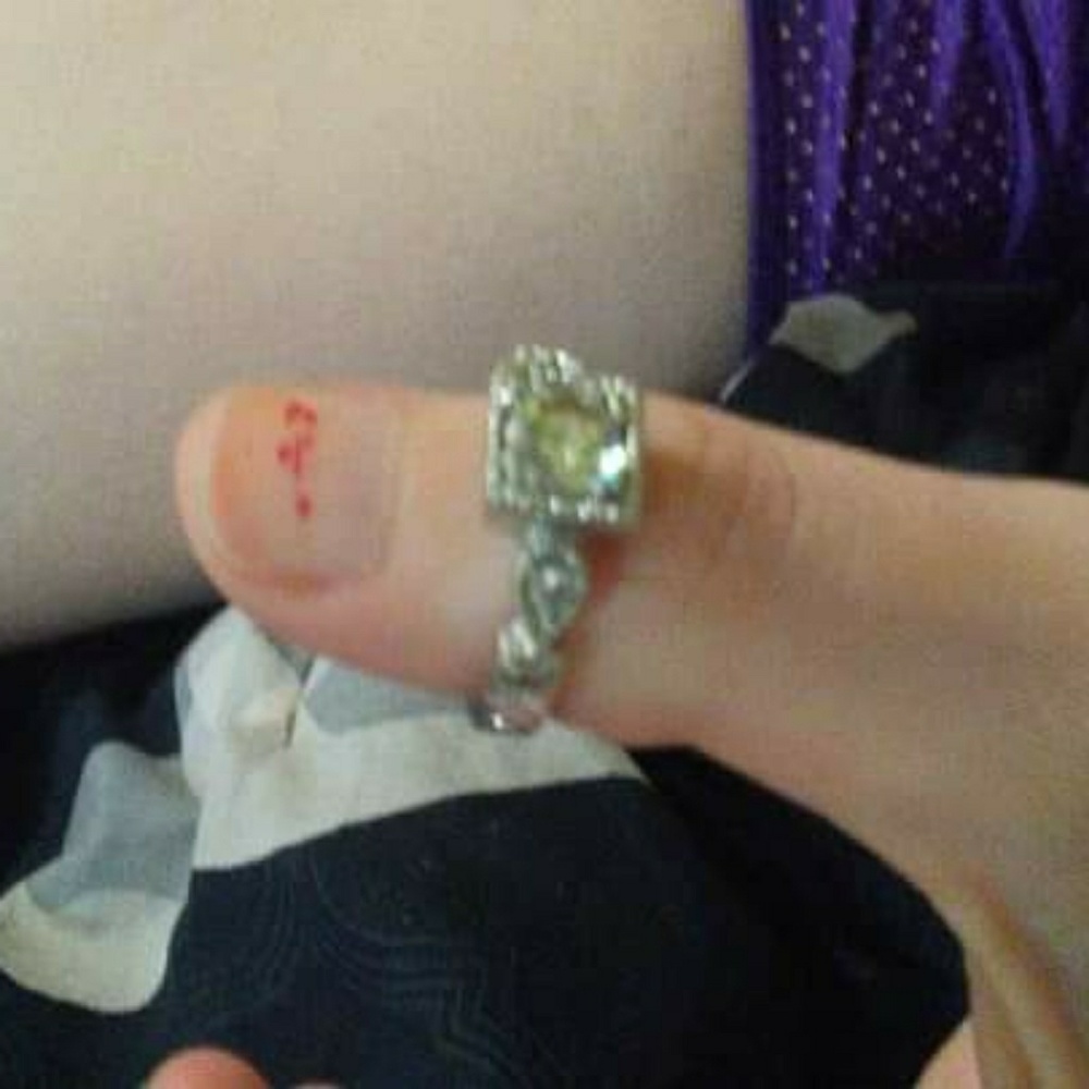 Vintage steriling diamond ring